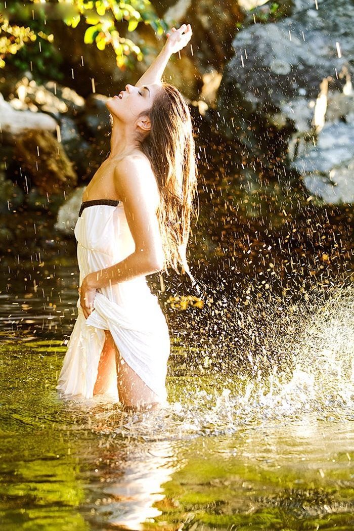 Marie Avgeropoulos in Glasgow