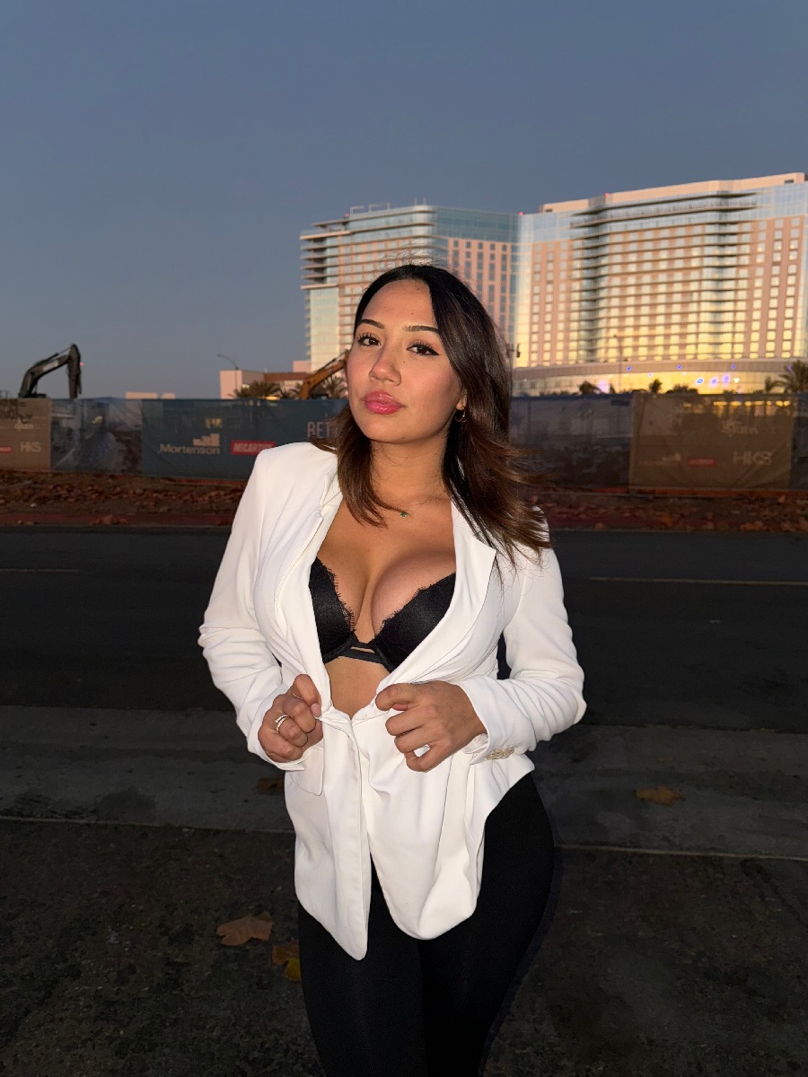 Take a pause and enjoy Ali Cruz — streaming from Glasgow