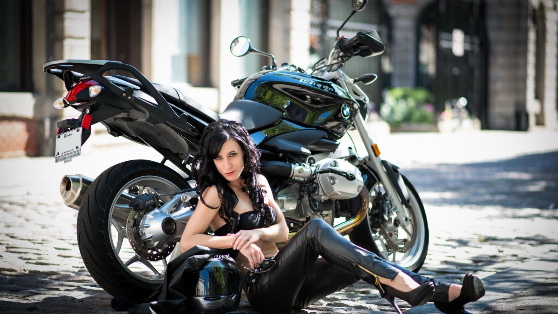 European women on bikes in Glasgow