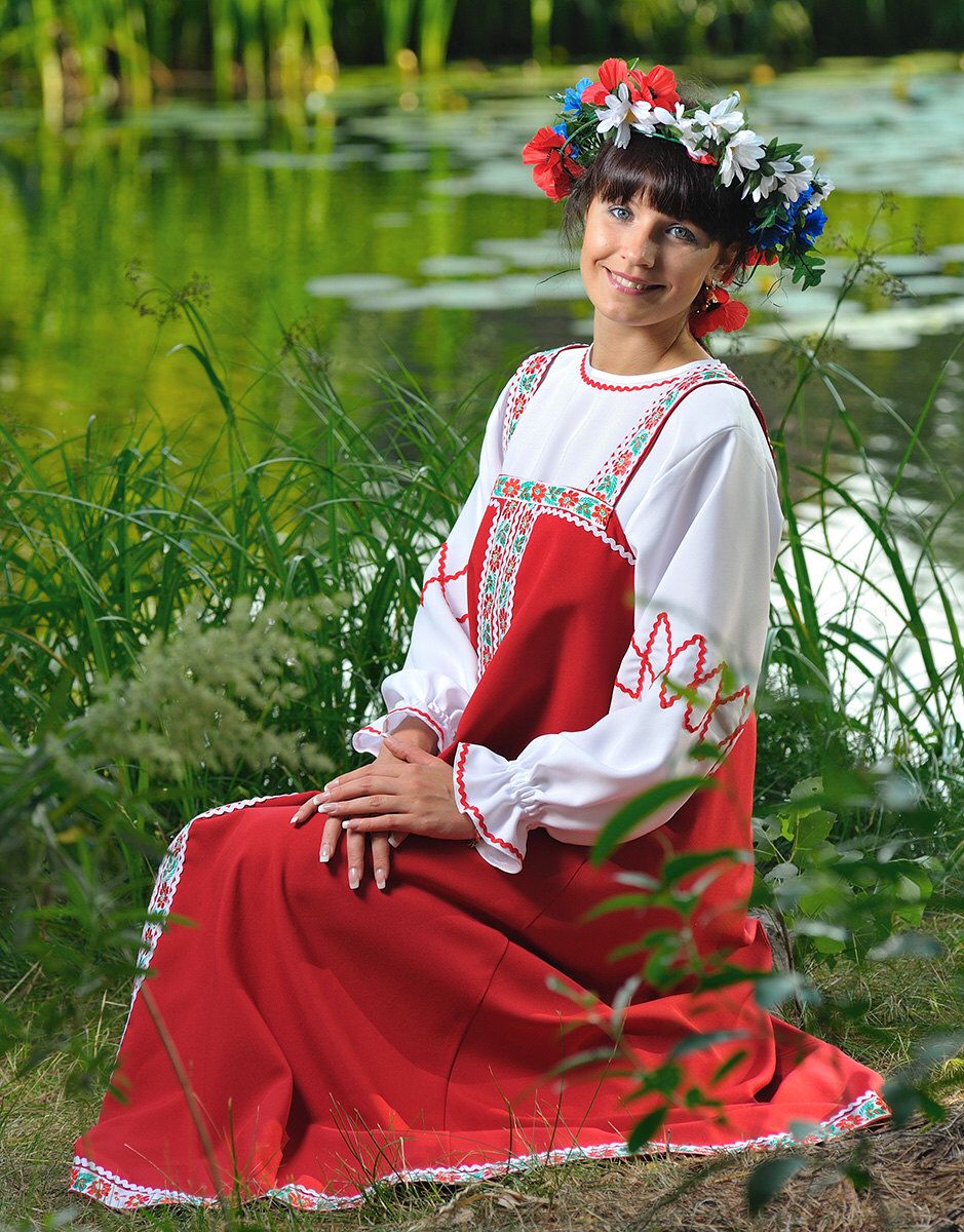 Beautiful girl Girls in Slavic costumes in Glasgow